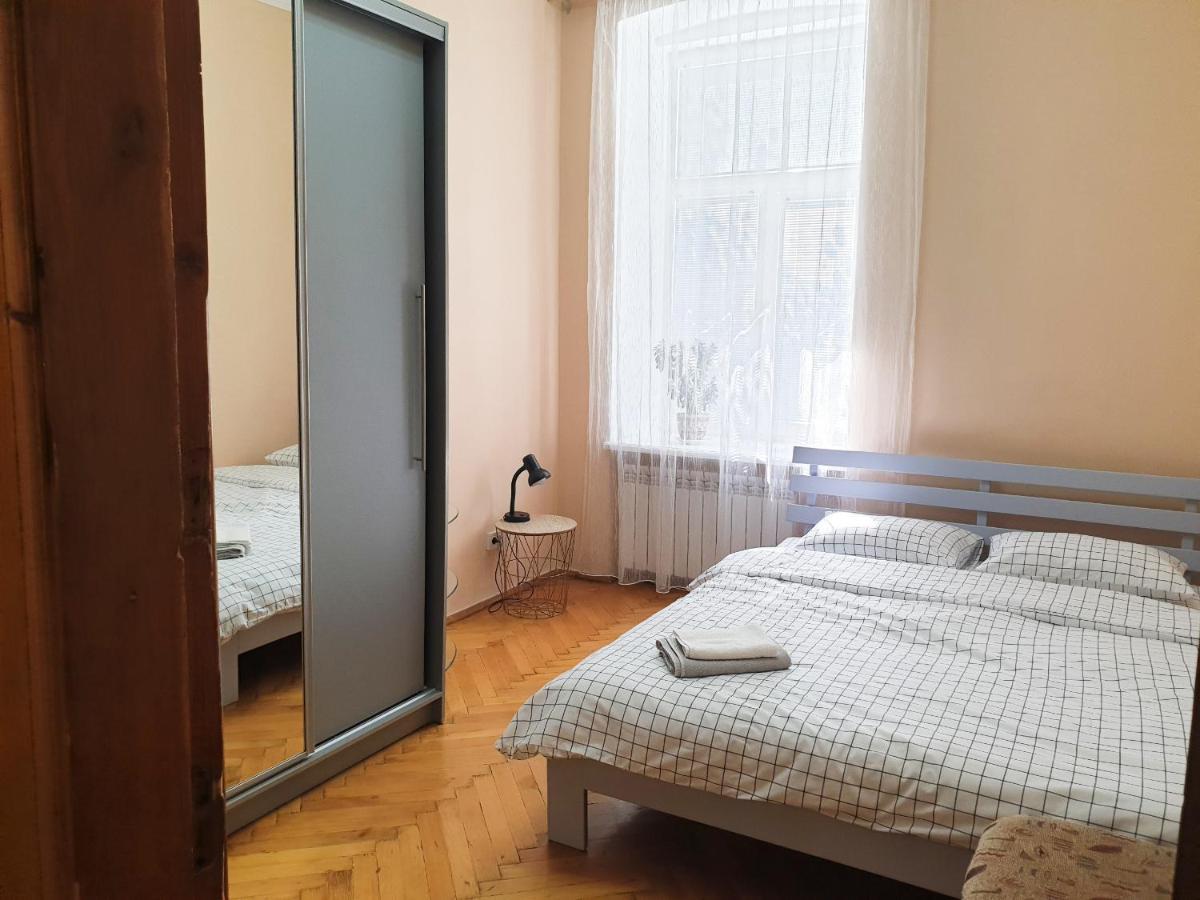 Apartment в центрі м.чернівці 2 кімнатна затишна квартира. *