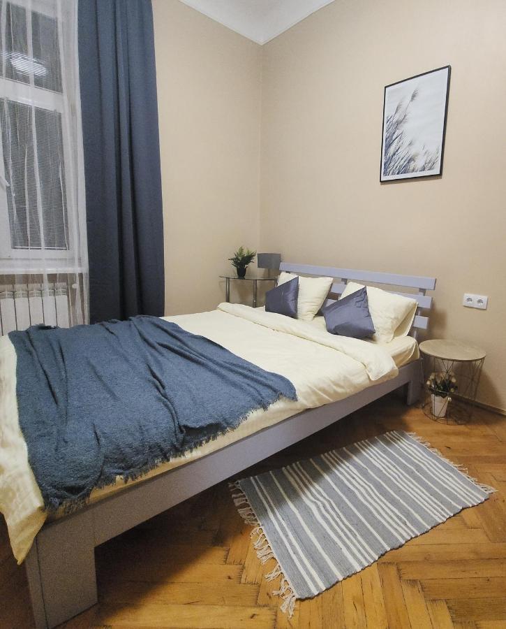 в центрі м.чернівці 2 кімнатна затишна квартира. Apartment *