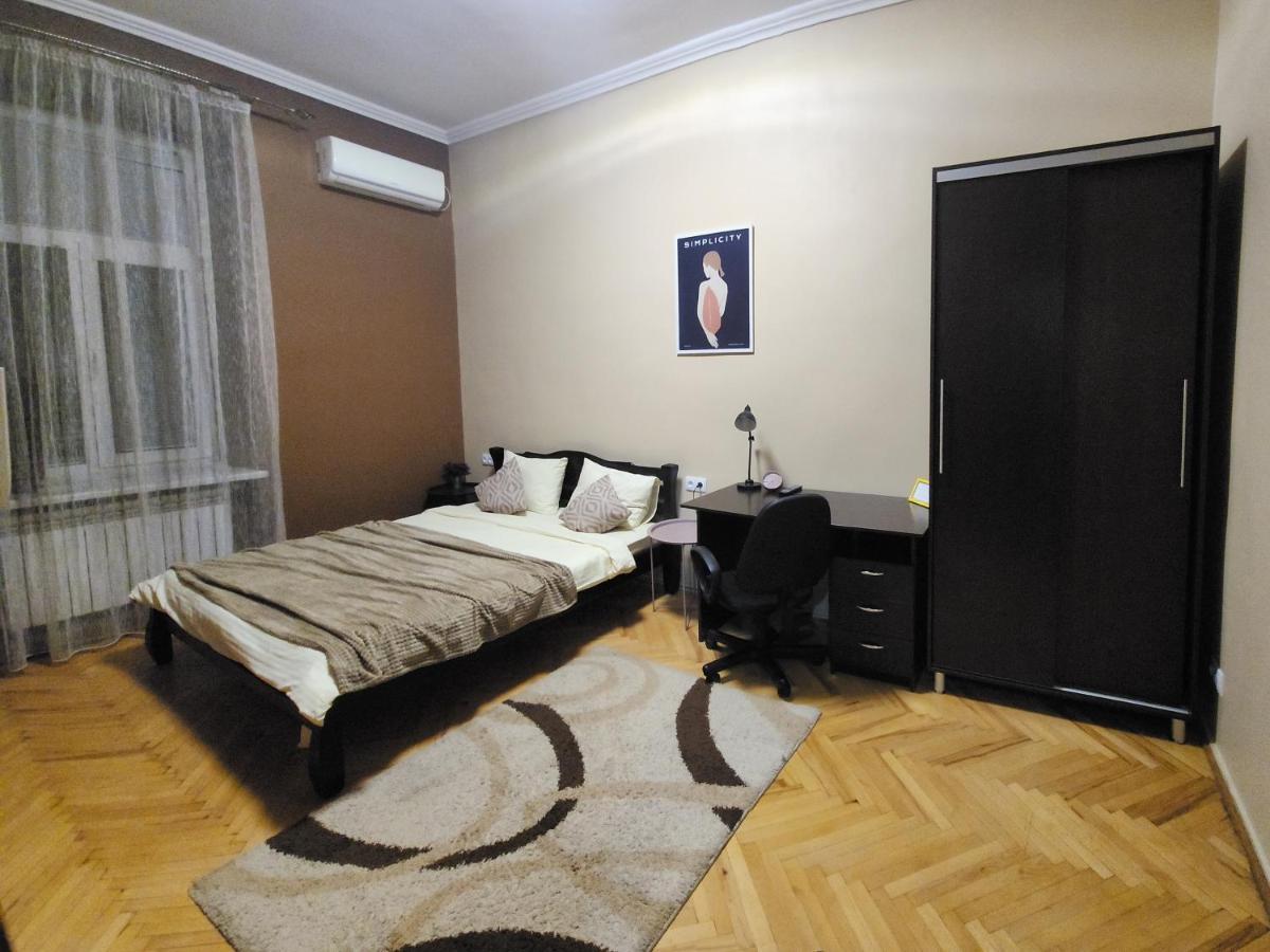 в центрі м.чернівці 2 кімнатна затишна квартира. Apartment Chernivtsi