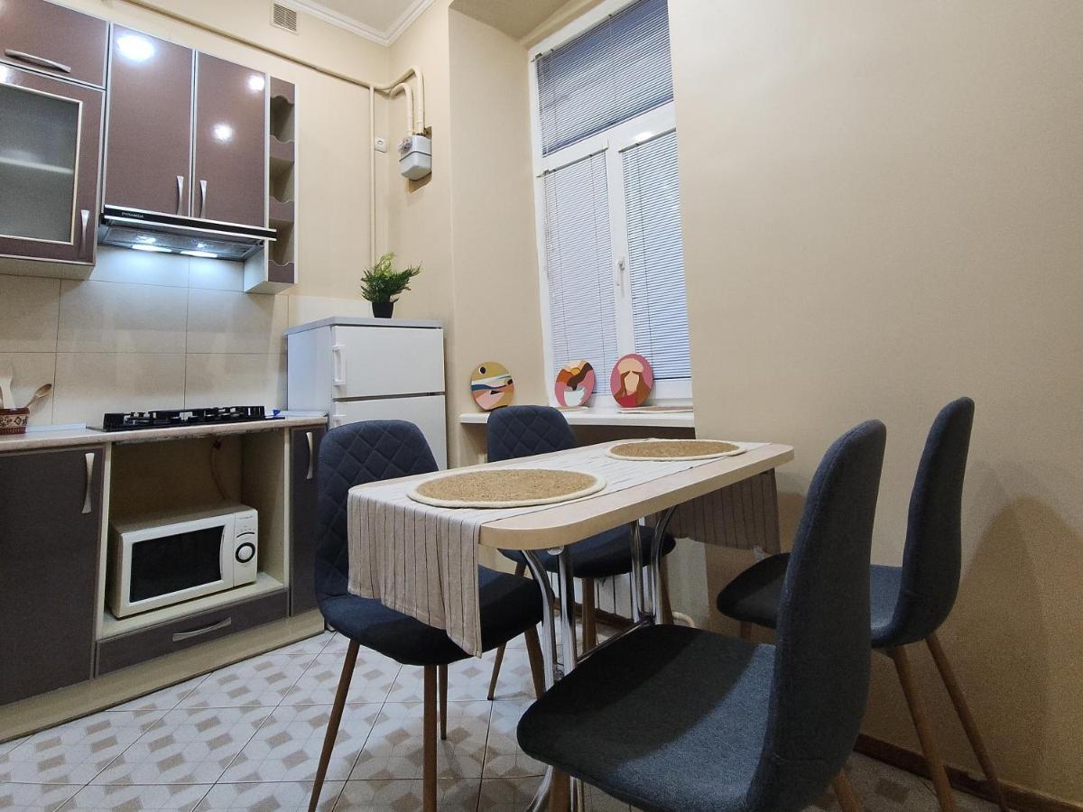 в центрі м.чернівці 2 кімнатна затишна квартира. Apartment Chernivtsi